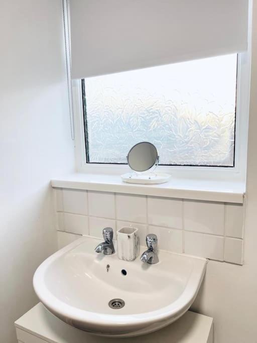 New Fully Furnished Cosy Home Balderton Bagian luar foto