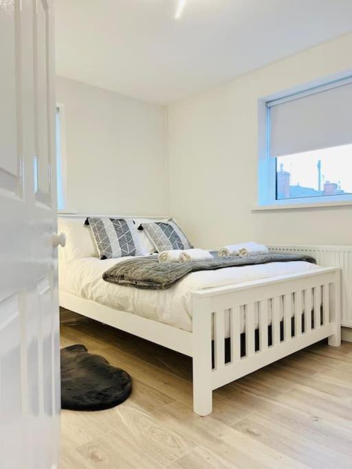 New Fully Furnished Cosy Home Balderton Bagian luar foto