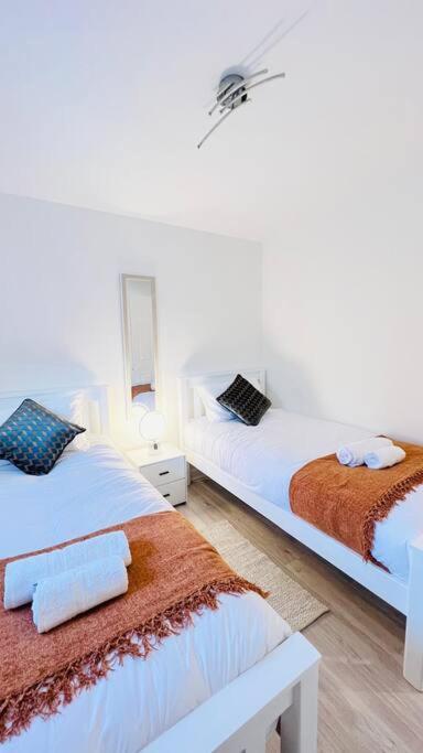 New Fully Furnished Cosy Home Balderton Bagian luar foto
