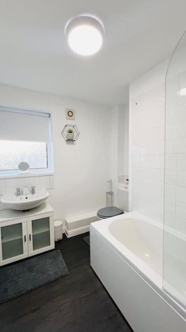 New Fully Furnished Cosy Home Balderton Bagian luar foto